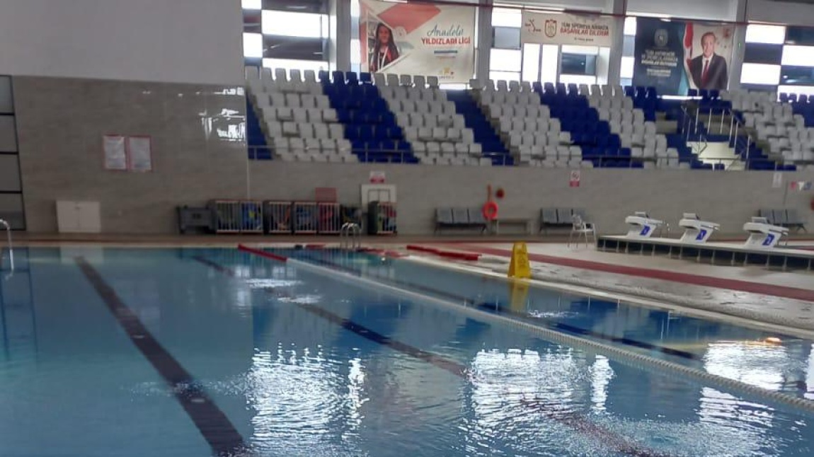 Sivas'ta Sportif ve kültürel etkinliklere en çok katılım sağlayan okullardan biri olarak ''Yüzme Bilmeyen Kalmasın''projesi kapsamında öğrencilerimiz yüzme kurslarına başladı.