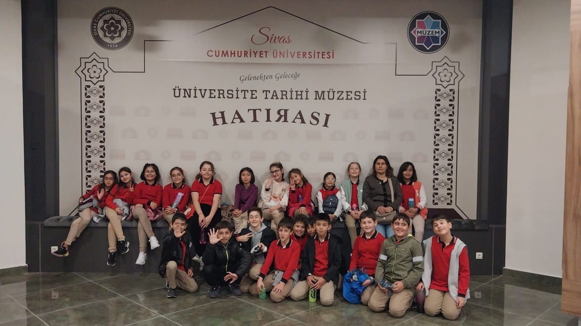 Okulumuz 3.sınıf öğrencileri Cumhuriyet Üniversitesi Tabiat tarihi müzesini ziyaret etti. 
