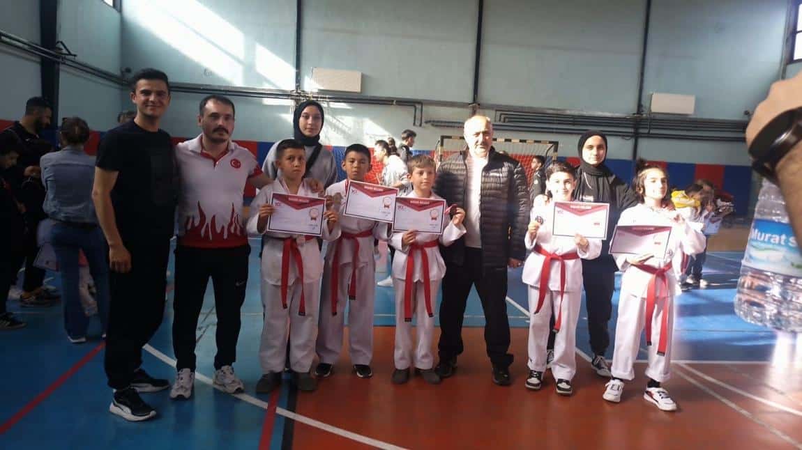 Okulumuz büyük başarılara imza atmaya devam ediyor. Taekwondo il finallerinde sporcularımız il Birincisi, ikincisi ve üçüncüsü oldu.